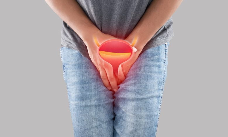 hombre con infección urinaria en su zona íntima y ardor para orinar