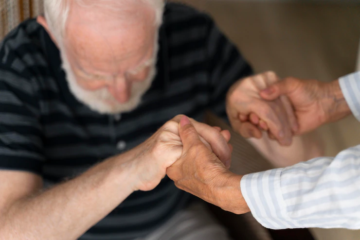Personas mayores que enfrentan la enfermedad de alzheimer